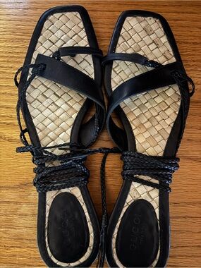 Gucci Black Leather Braided Lace-Up Timeless Vacation Strappy Sandals